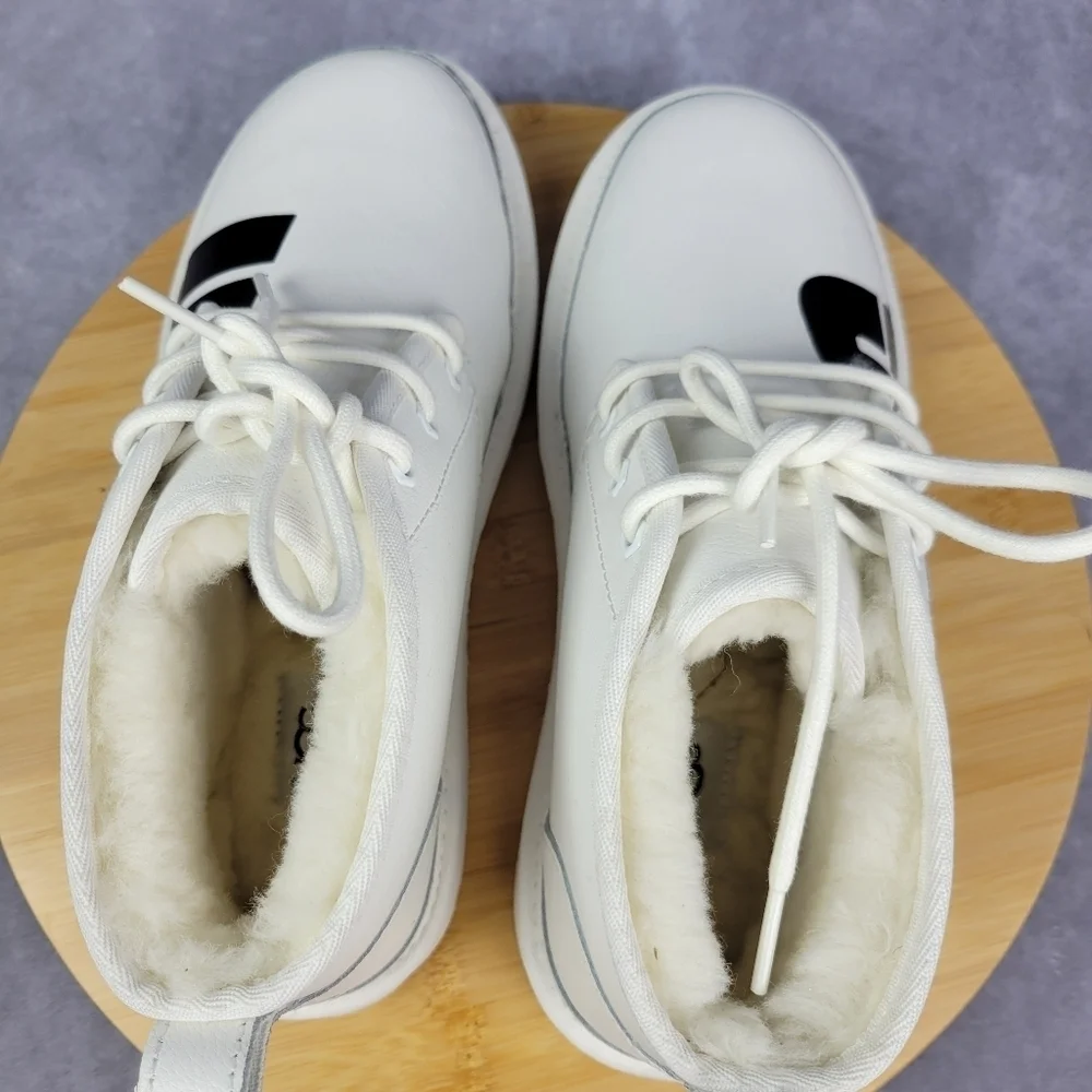 UGG Men’s Neumel Chopd White‎ Leather Chukka Boots size 9